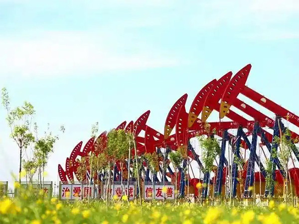 大港油田井下作业公司自动推送管装置减负赋能(图1)